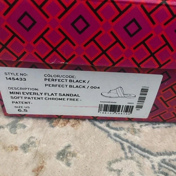 Like New Tory Burch Mini Everly Flat Sandal 
Patent Leather Black 
SIZE 6.5 - Picture 8 of 8